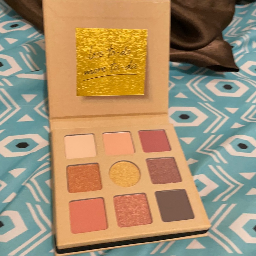 Essence energy eyeshadow palette